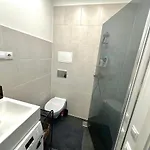 Renovated In Rigas Historic Center Dzīvoklis *
